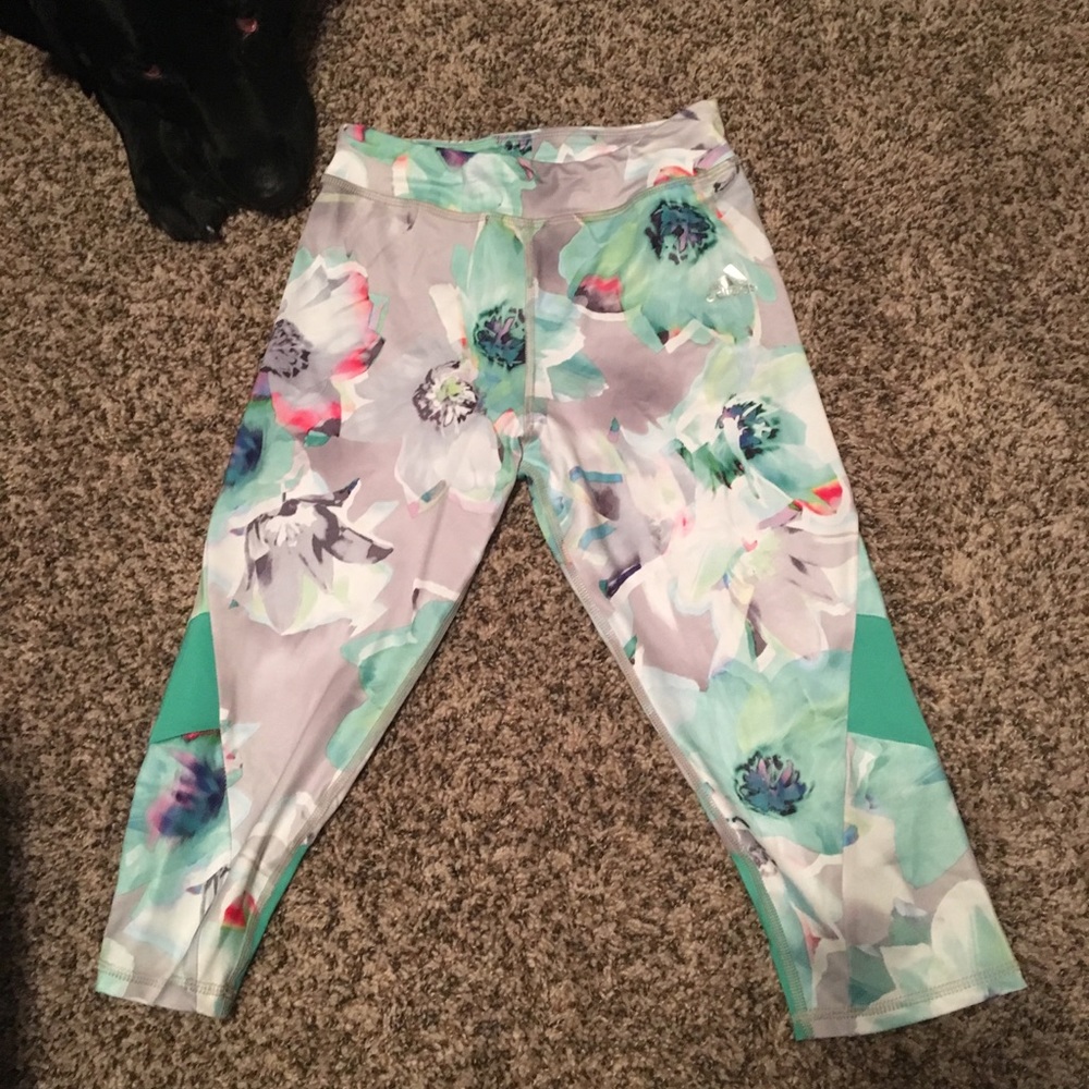 🐳Brand new Adidas crop leggings!🐳